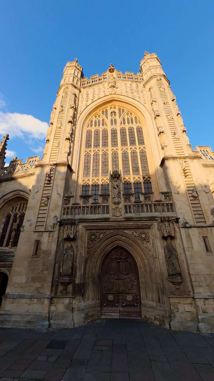 A vertical 9:16 shot of Bath Abbey's west front with a flat lens, reframed for Shorts from the same 360 clip.