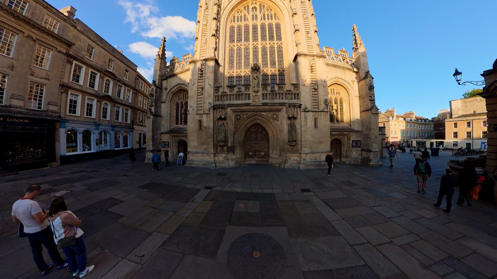 Bath Abbey reframed with the Ultra Wide preset.